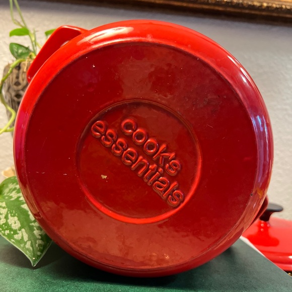 Vintage Cook's Essentials Red Enamelled Cast Iron 2.5QT Covered Pot - Picture 6 of 9